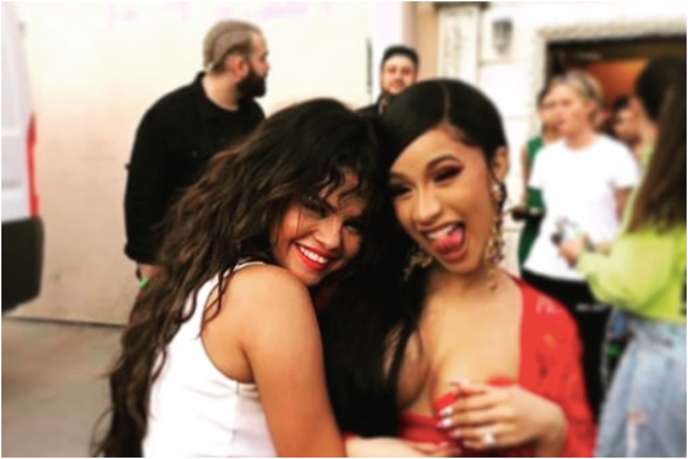 «Держись, моя малышка» — Cardi B поддержала Селену Гомес
