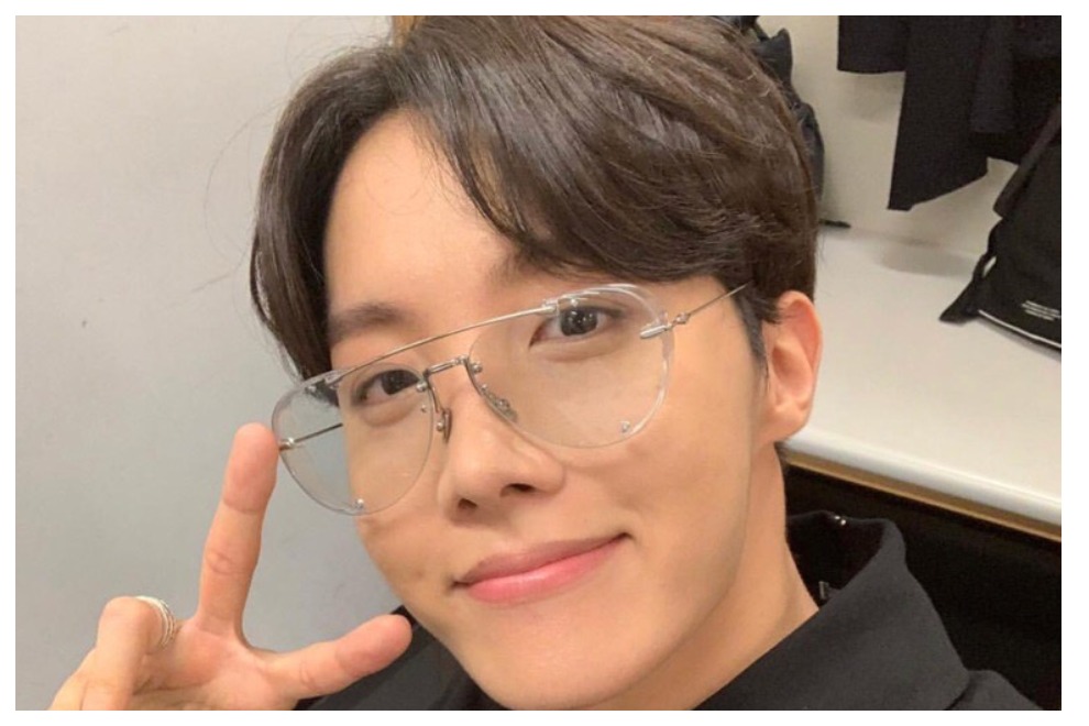 J Hope встречает день рождения в спортзале