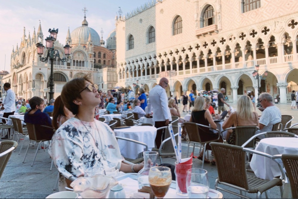 Российкая девушка встретила RM в Венеции