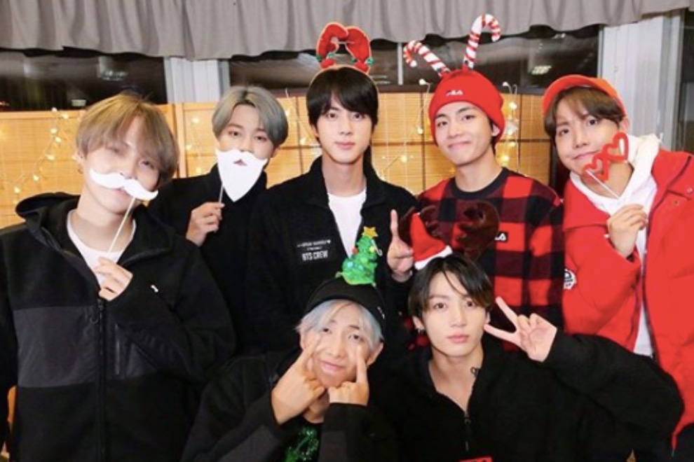 «С новым годом» Ловите новогодние фоточки BTS