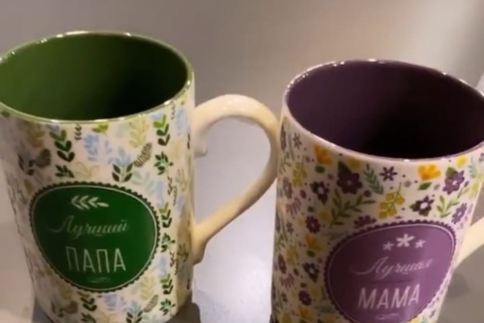 Поклонники обсуждают возможную беременность девушки Моргенштерна после покупки семейных чашек