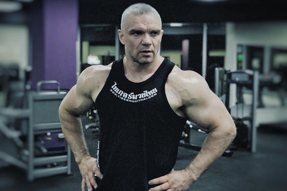 Епифанцев подрался с двумя людьми