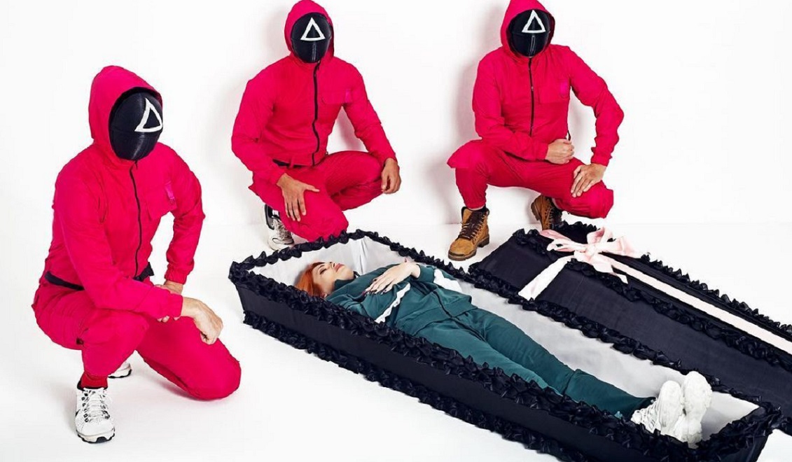 Блогер Юлия Медведева провела эксперимент с самозахоронением