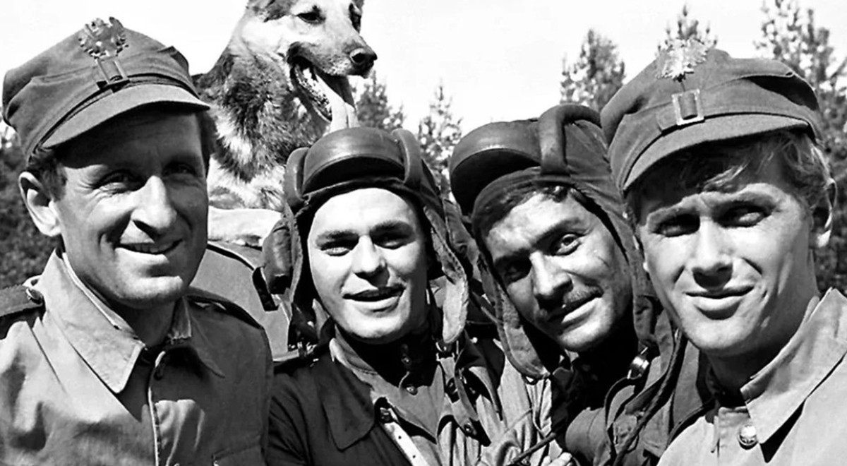 Актер фильма «Четыре танкиста и собака» Петр Высоцкий погиб при пожаре