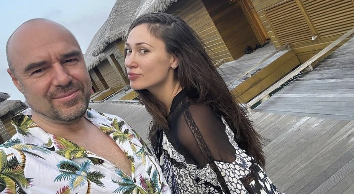 «Заблокировал в машине и не давал двигаться»: любовник Дибровой – Товстиков, ворвался в дом жены и пытался вывезти вещи и детей