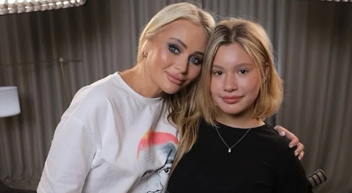 «С мамой сидим и смотрим аватарки людей, которые пишут гадости»: Как Полина Аксенова и Дана Борисова справляются с хейтом