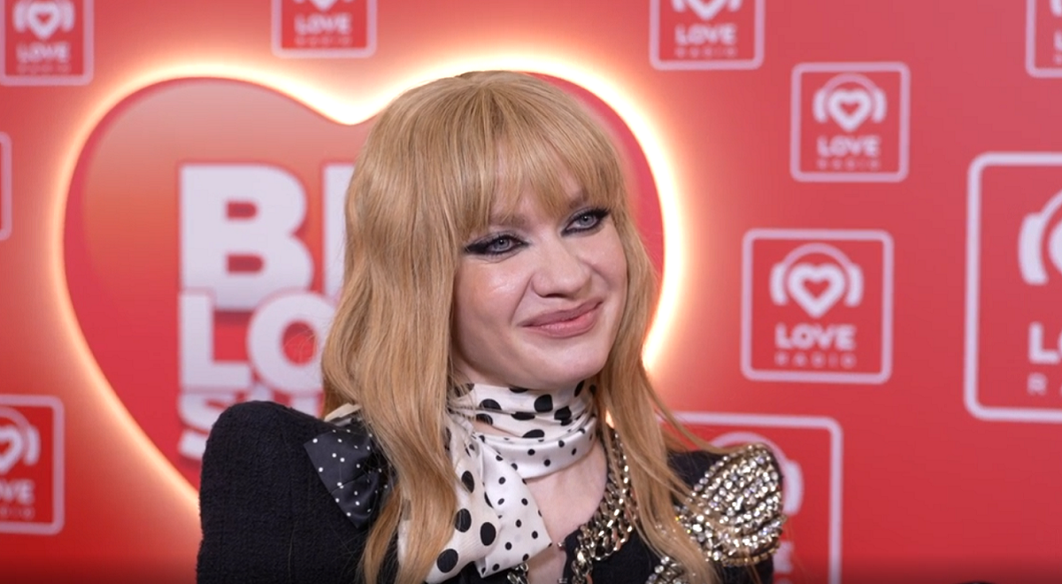 «Мне так лень туда ехать»: Моя Мишель раскритиковала Неделю моды, пока остальные артисты блистали на ней