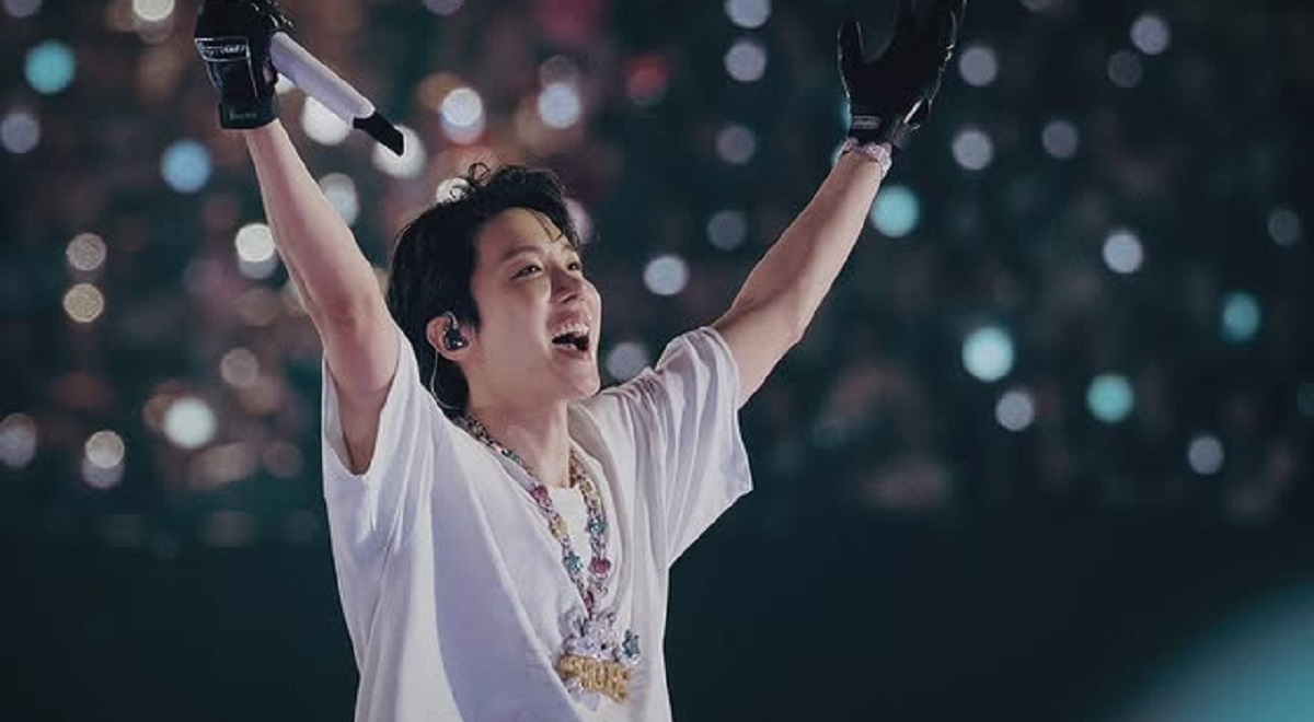 Рыдал, но вышел на сцену: Джей-Хоуп скрывал слёзы под улыбкой после смерти бабушки